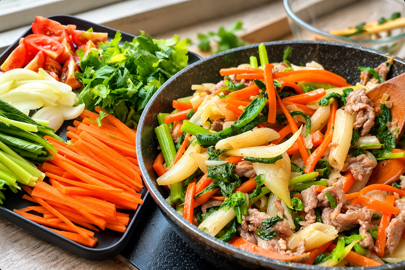 Nui Xào Bò: Vietnamesische Nudeln mit Rindfleisch | Asia Tue Minh